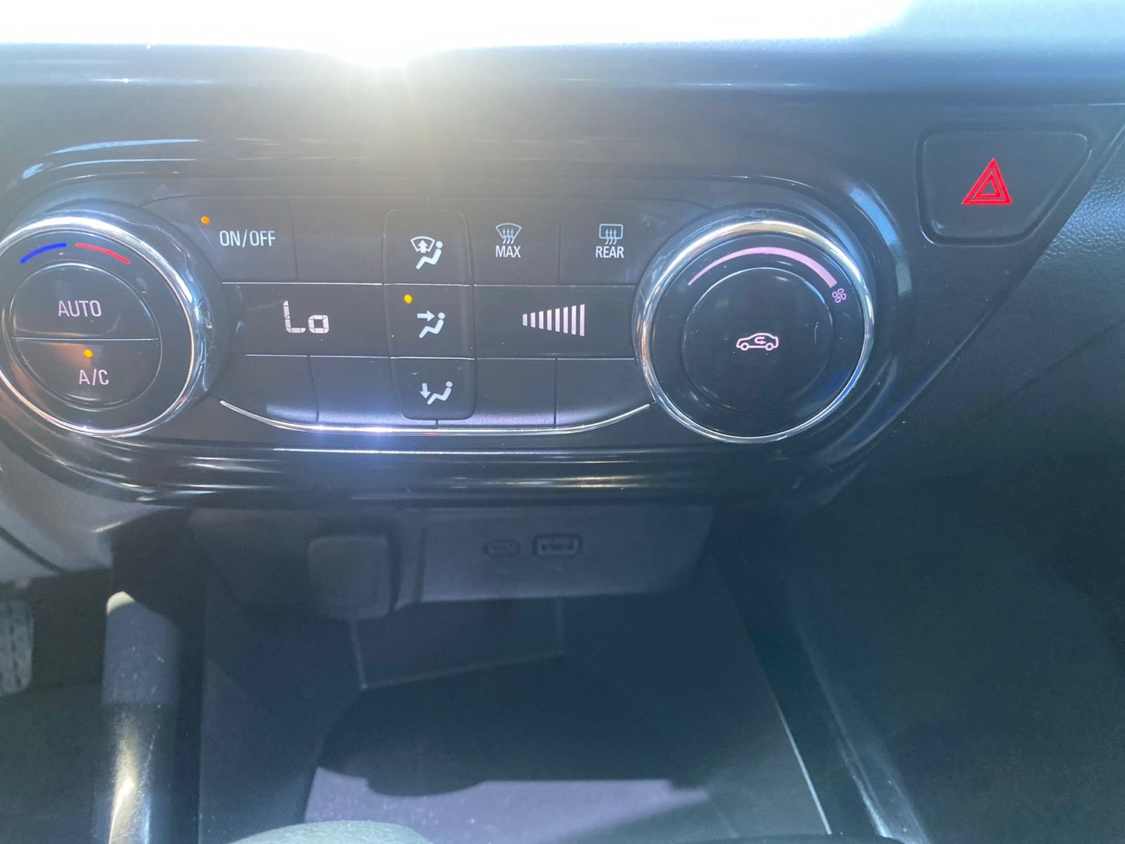 Used 2024 Chevrolet Trax LT FWD image 15