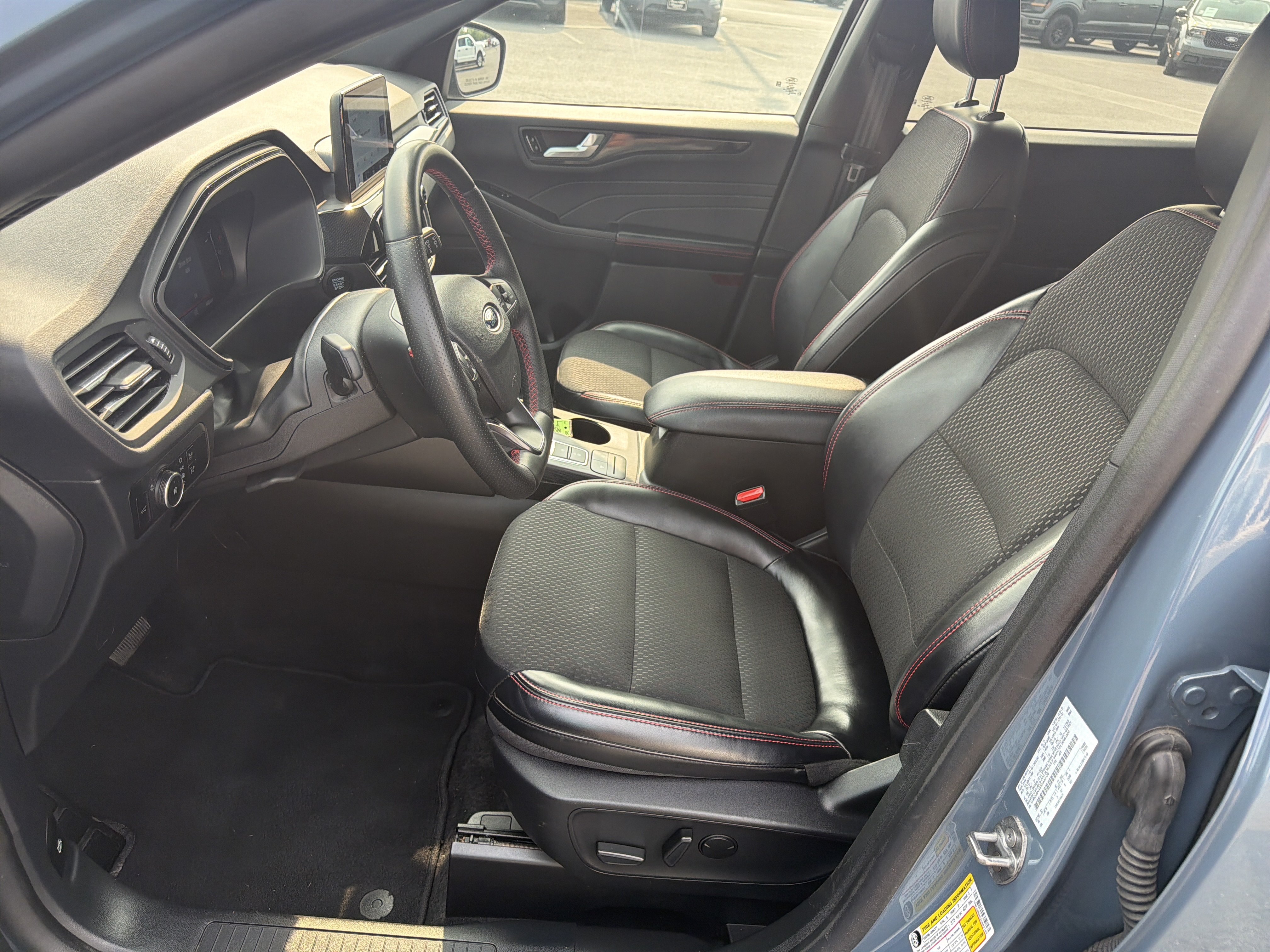 Certified 2025 Ford Escape ST-Line Select AWD/4WD image 15
