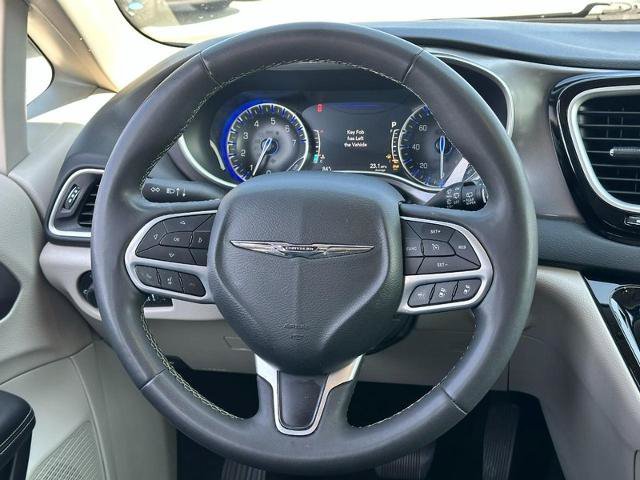 Used 2024 Chrysler Pacifica Touring-L FWD image 13