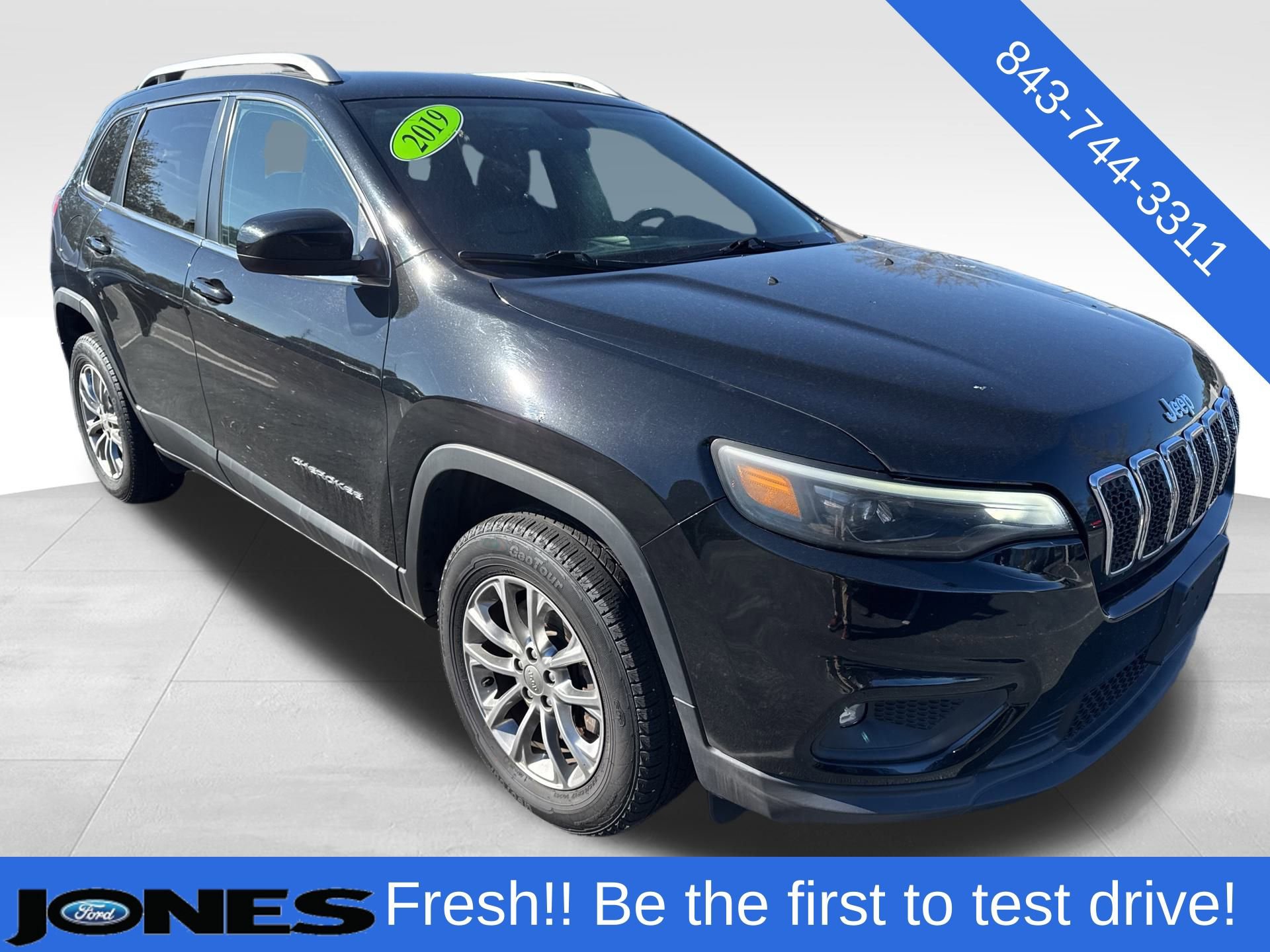 Used 2019 Jeep Cherokee Latitude Plus w/ Cold Weather Group image 1