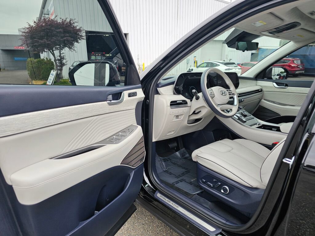 Used 2025 Hyundai Palisade Calligraphy AWD/4WD image 14