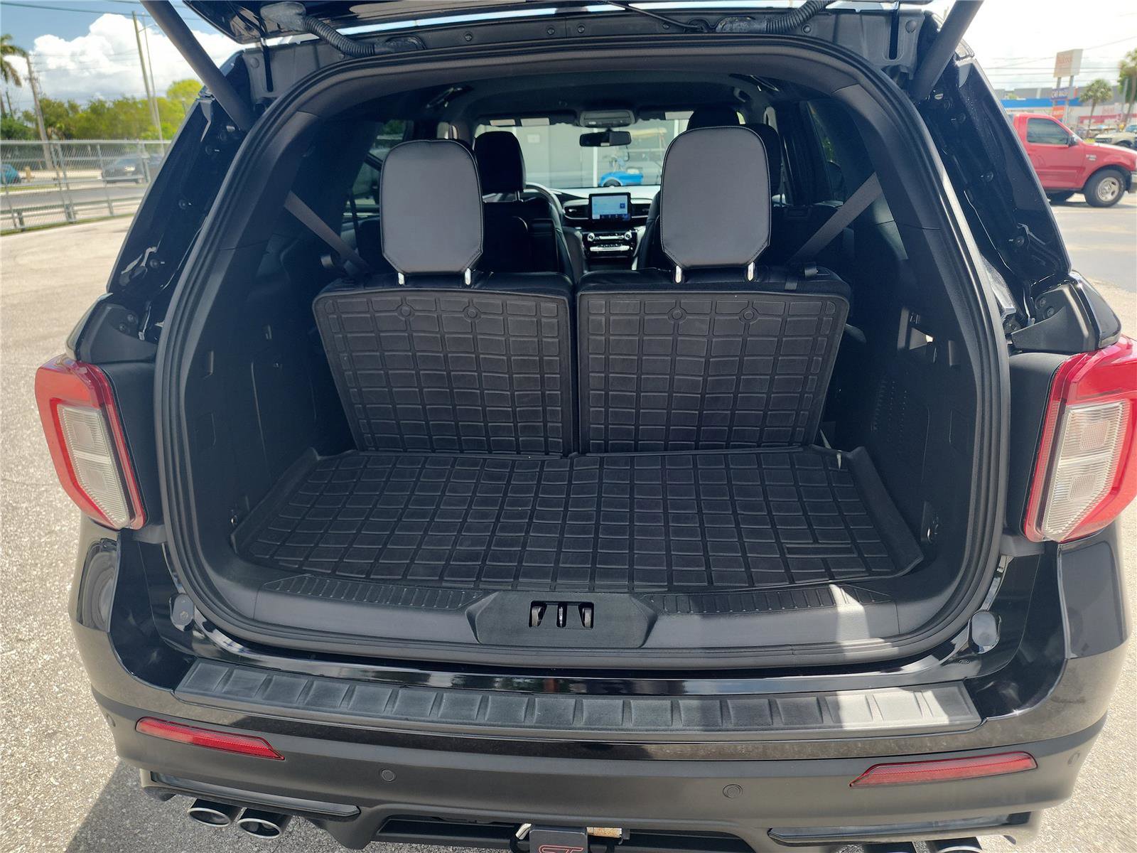 Certified 2022 Ford Explorer ST w/ ST Street Pack RWD image 22