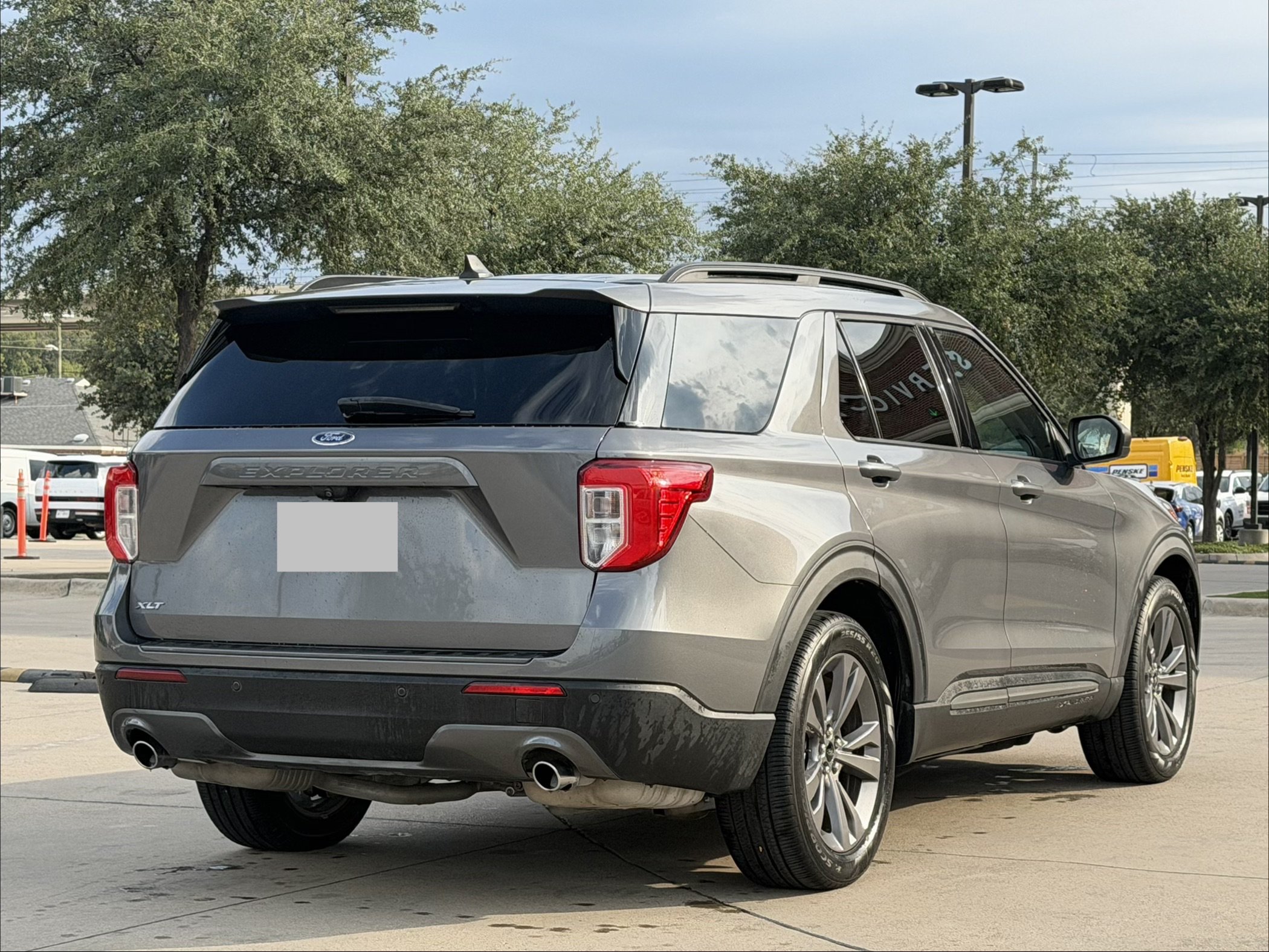 Certified 2021 Ford Explorer XLT w/ Equipment Group 202A RWD image 4