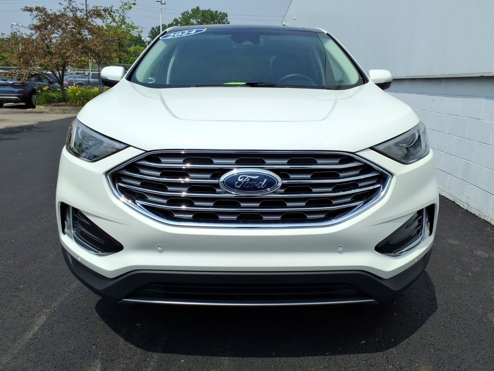 Certified 2024 Ford Edge Titanium AWD/4WD image 2