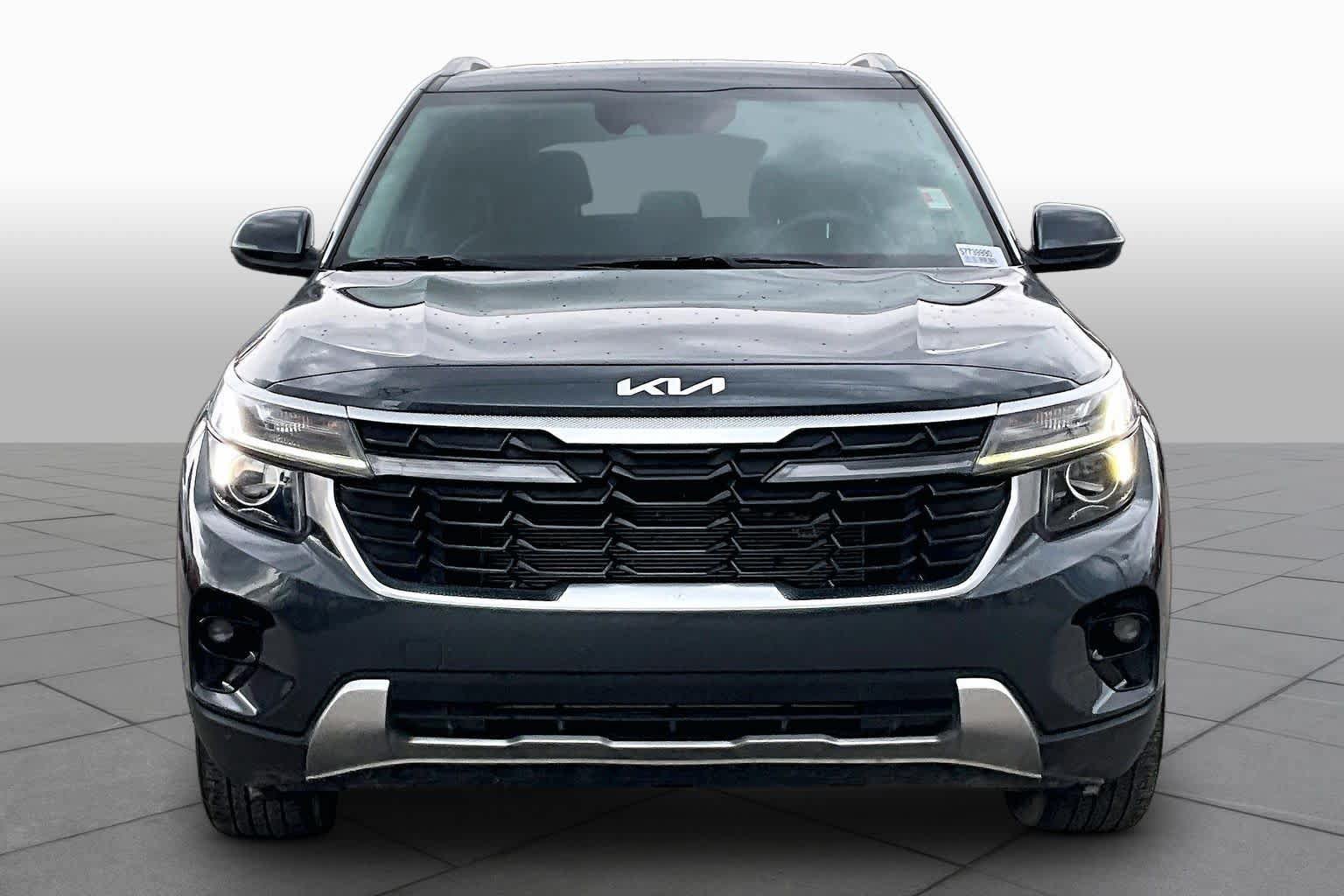 Used 2025 Kia Seltos EX FWD image 4
