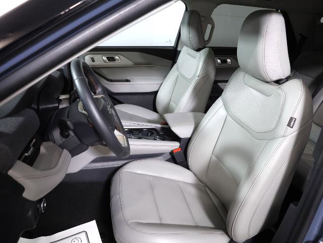 Certified 2025 Ford Explorer Active w/ Active Comfort Package image 8