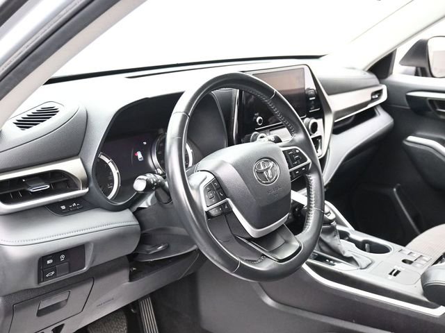 Used 2024 Toyota Highlander LE image 15
