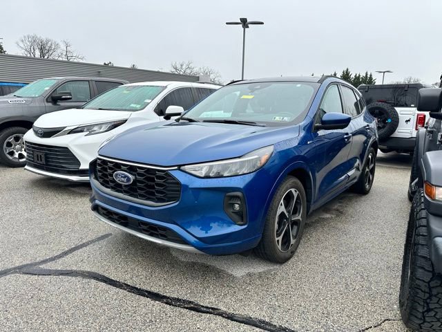 Certified 2023 Ford Escape ST-Line Select w/ Tech Pack #2 image 3