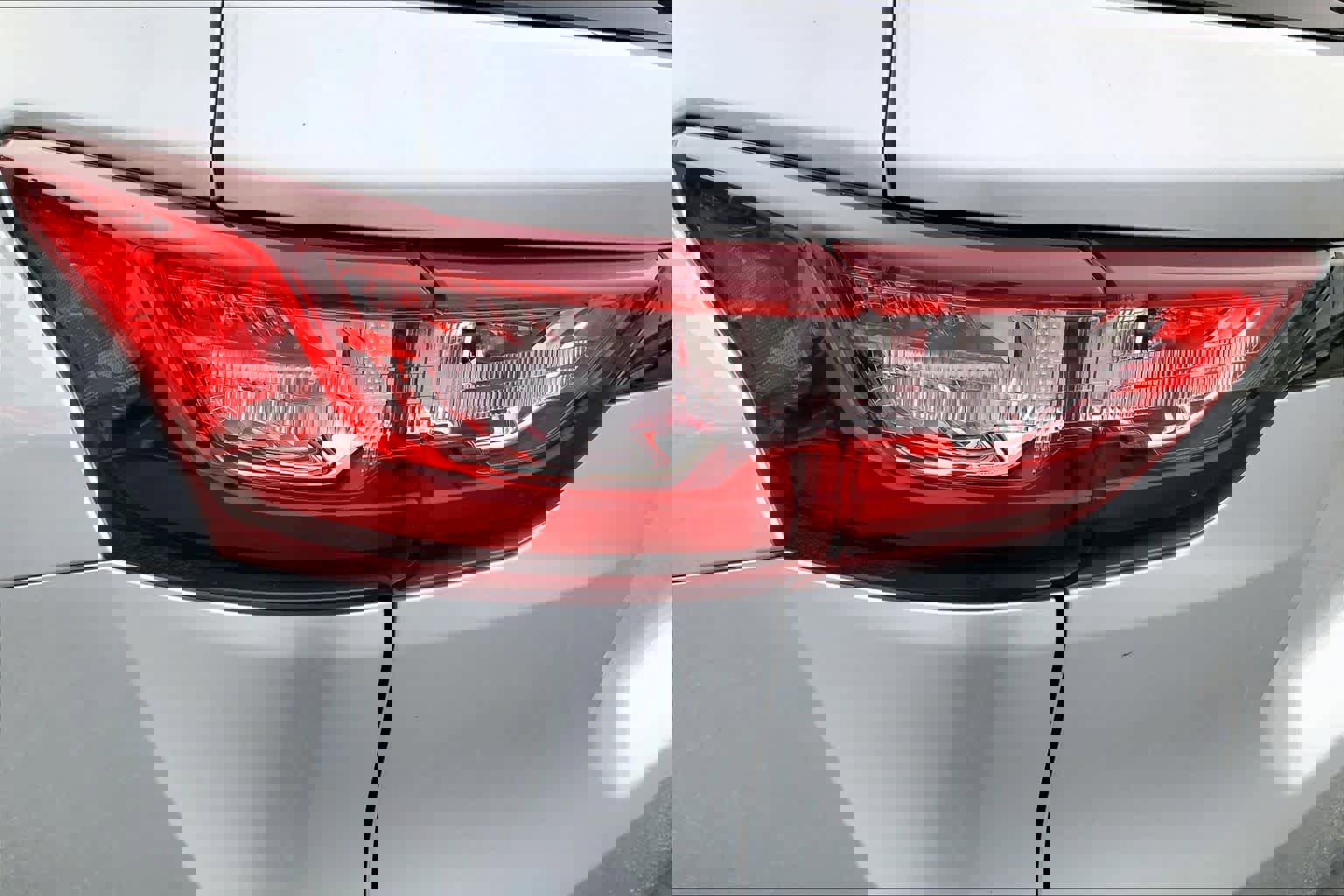 Used 2021 Chevrolet Traverse RS image 25