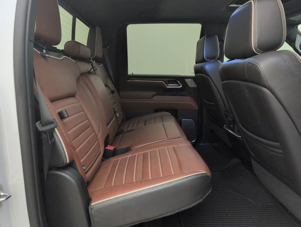 Used 2024 GMC Sierra 2500 Denali Ultimate w/ Max Trailering Package AWD/4WD image 17