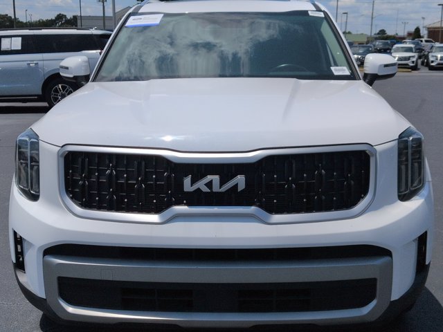 Used 2024 Kia Telluride EX w/ EX Captain's Chair Package FWD image 9