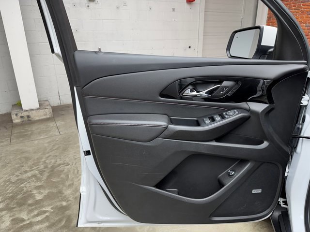 Used 2023 Chevrolet Traverse RS image 11