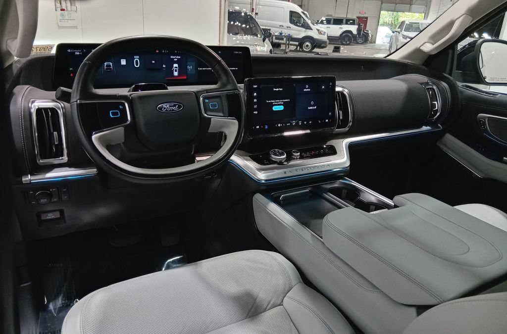 Certified 2025 Ford Expedition Max Platinum w/ Driver's Package AWD/4WD image 16