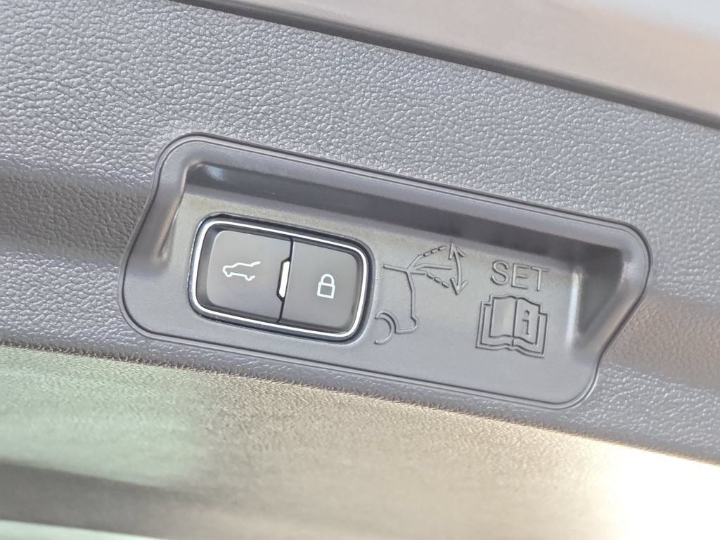 Certified 2023 Ford Explorer XLT AWD/4WD image 12