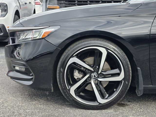 Used 2018 Honda Accord Sport image 9
