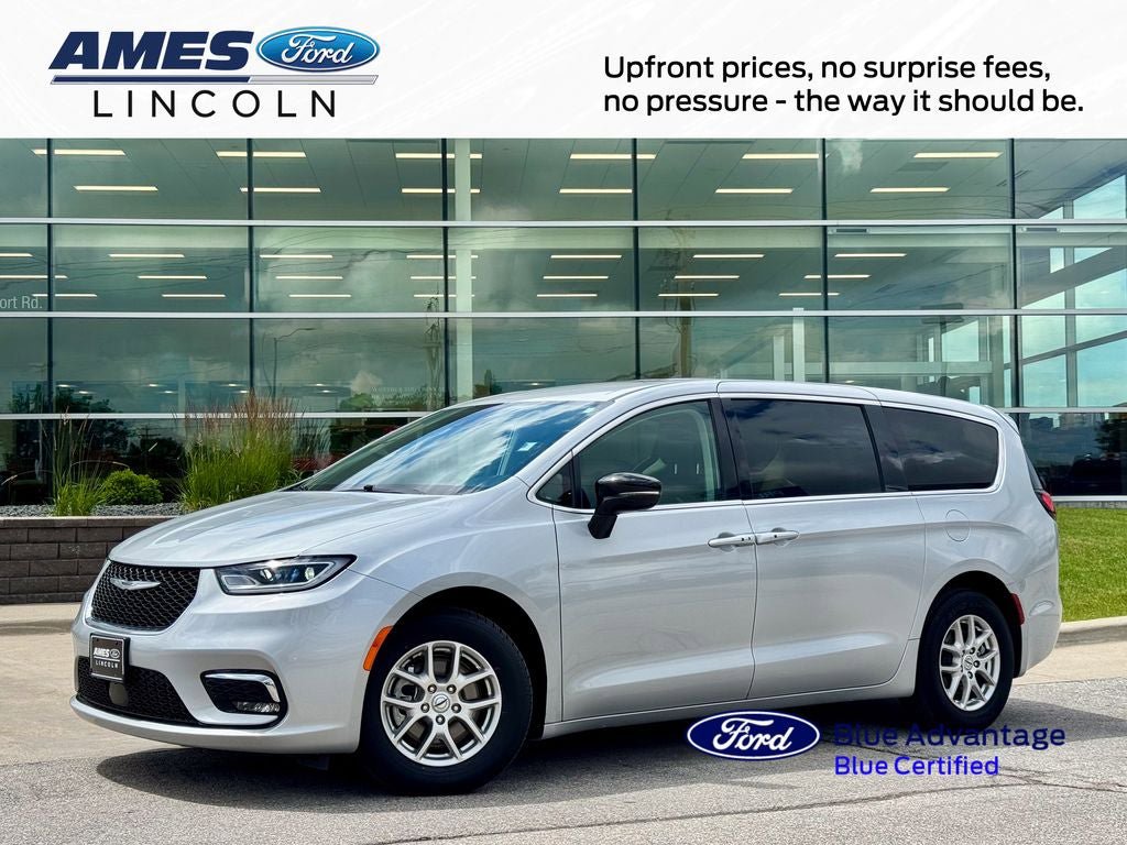 Used 2024 Chrysler Pacifica Touring-L FWD image 1