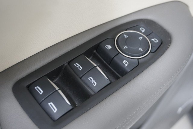 Used 2025 Cadillac XT6 Premium Luxury w/ Technology Package FWD image 19