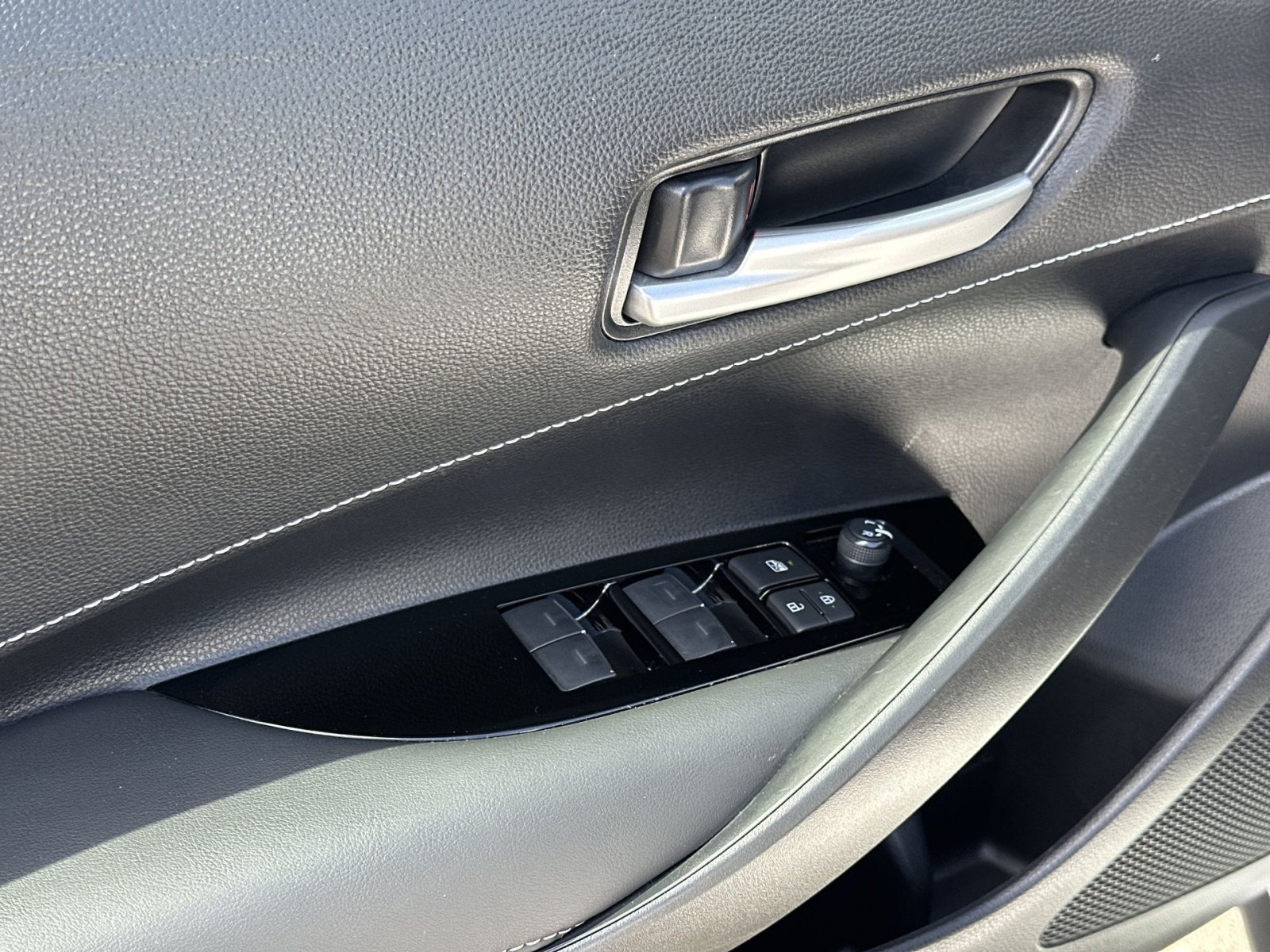 Used 2022 Toyota Corolla SE FWD image 16