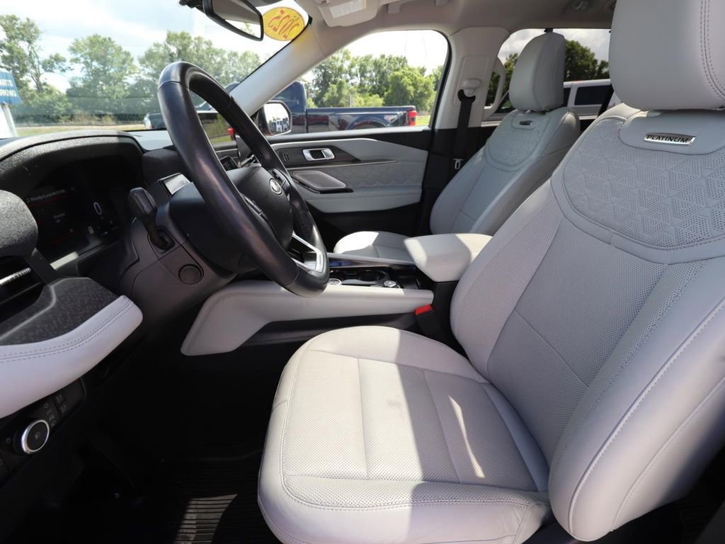 Certified 2025 Ford Explorer Platinum w/ LUX Leather Package image 2