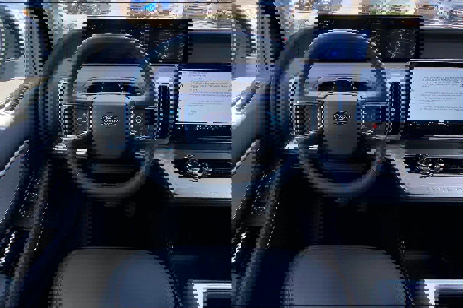 Certified 2025 Ford Expedition Active image 8