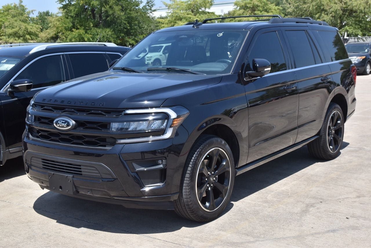 Certified 2024 Ford Expedition Limited RWD image 2