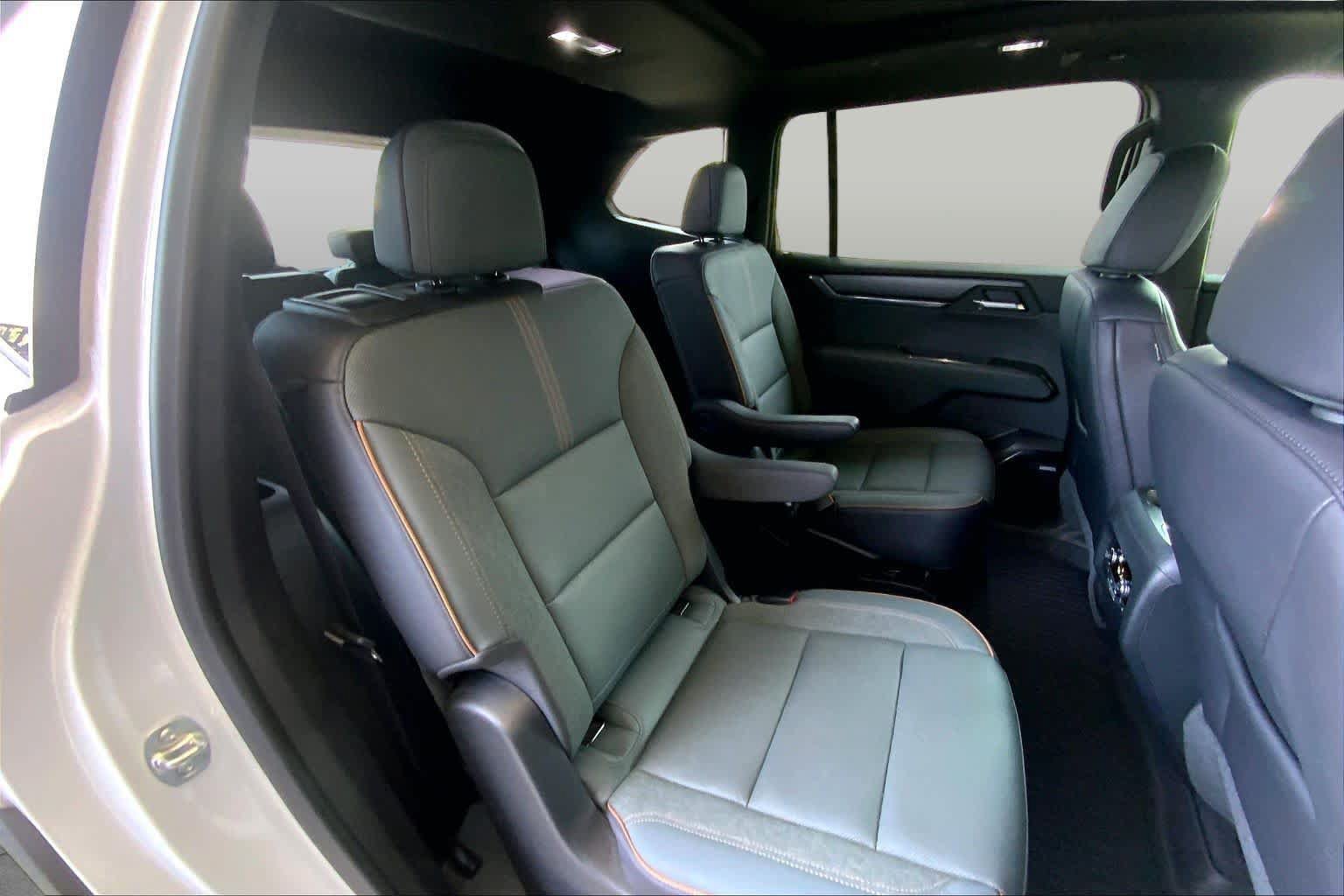 Used 2025 GMC Acadia AT4 w/ Luxury Package AWD/4WD image 20