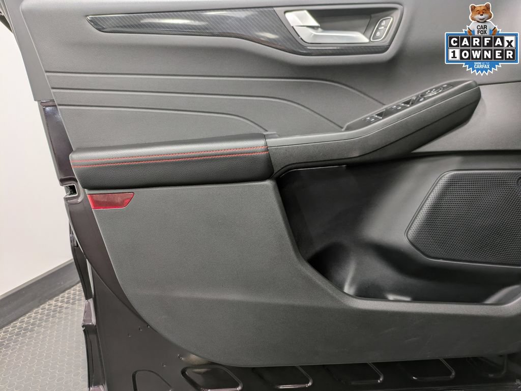 Certified 2023 Ford Escape ST-Line w/ Tech Pack #1 AWD/4WD image 9