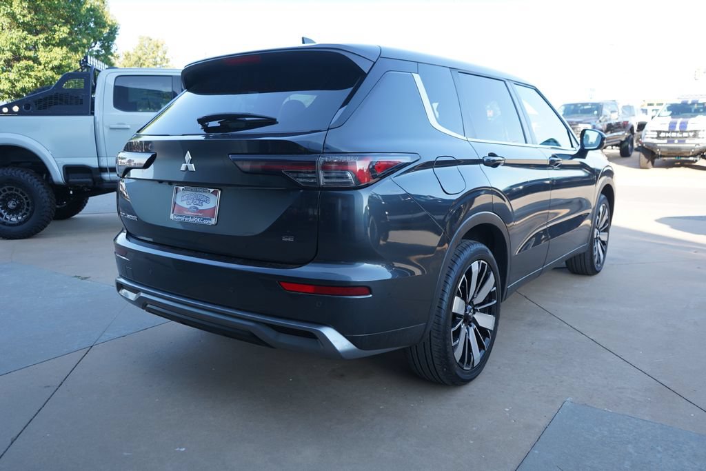 Used 2025 Mitsubishi Outlander SE FWD image 11