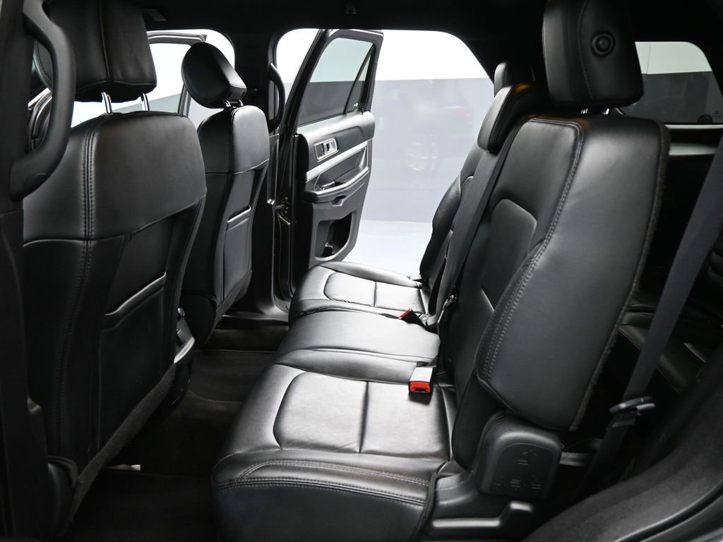 Certified 2017 Ford Explorer XLT w/ Equipment Group 202A image 19