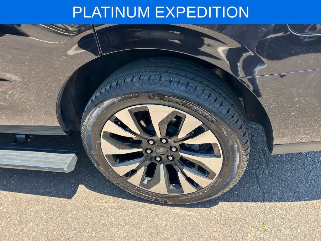 Certified 2025 Ford Expedition Platinum w/ Driver's Package AWD/4WD image 30