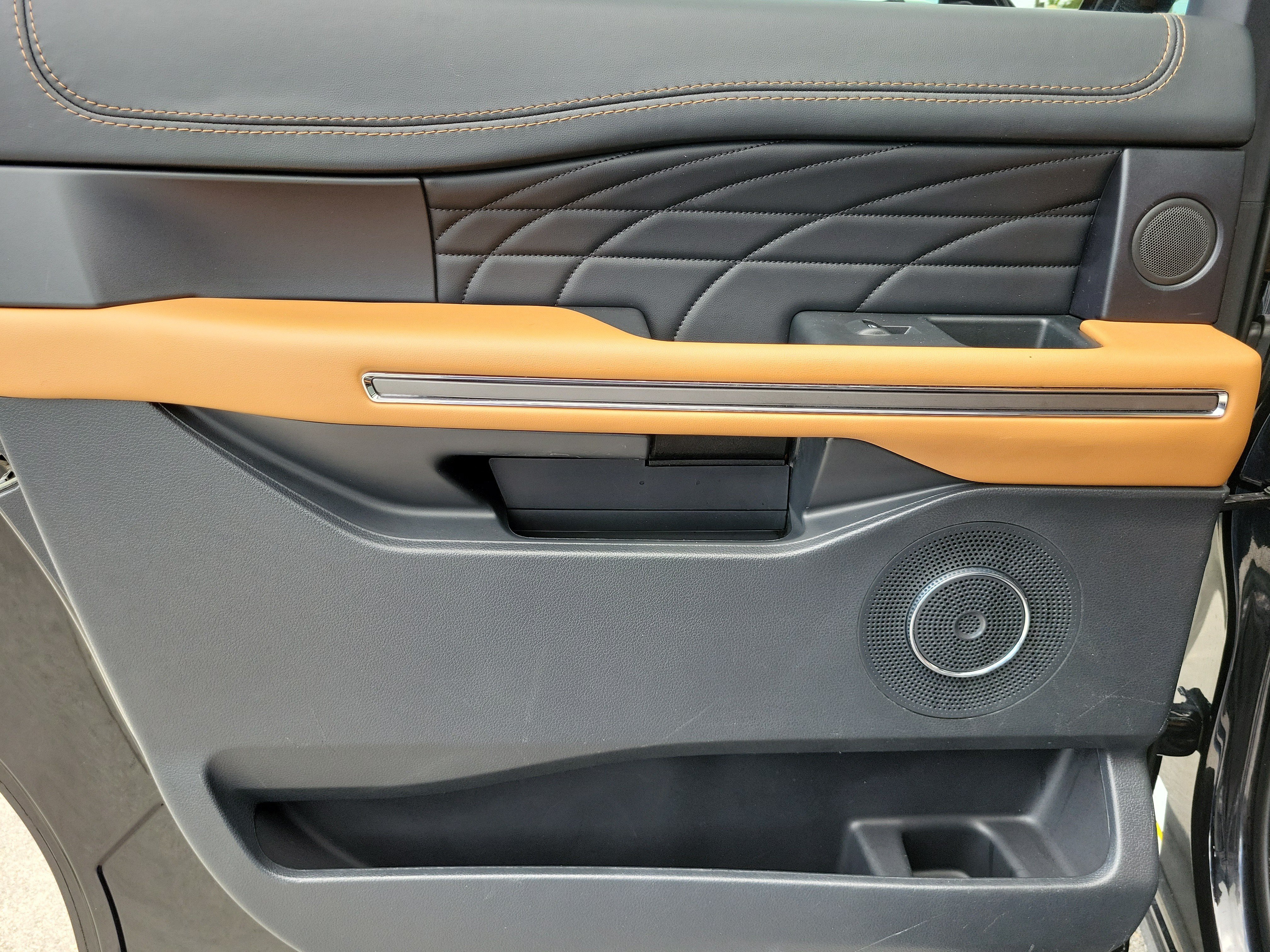 Certified 2023 Ford Expedition Max Platinum RWD image 30