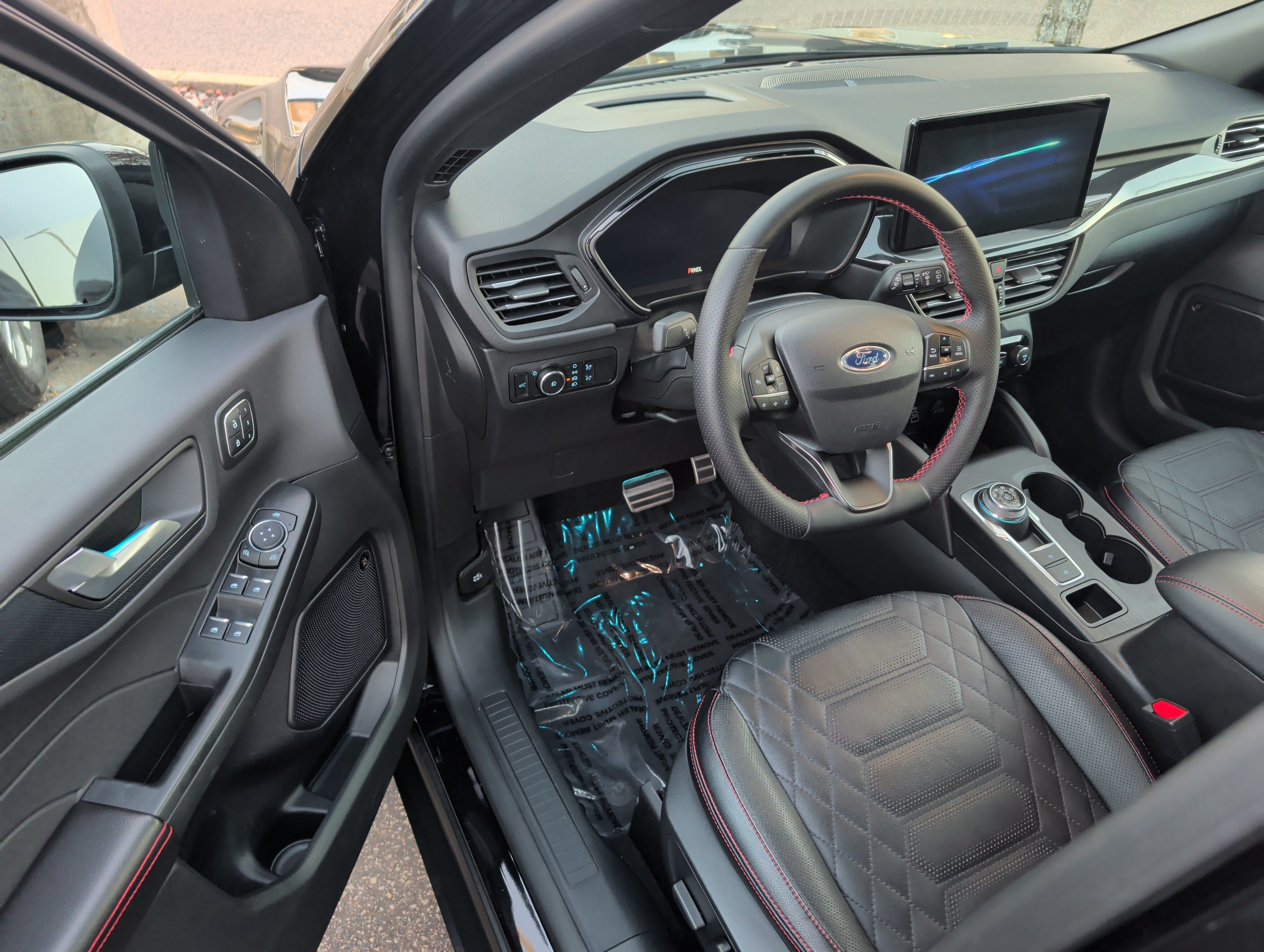 Certified 2024 Ford Escape ST-Line Elite w/ Premium Technology Package AWD/4WD image 8