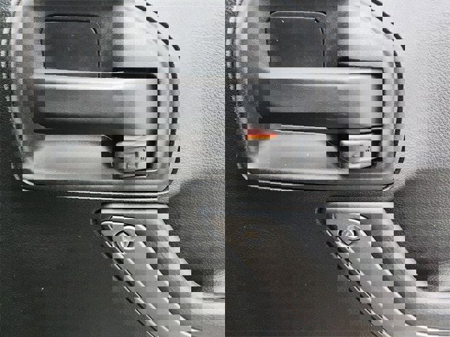 Used 2018 Jeep Wrangler Unlimited Sport image 29