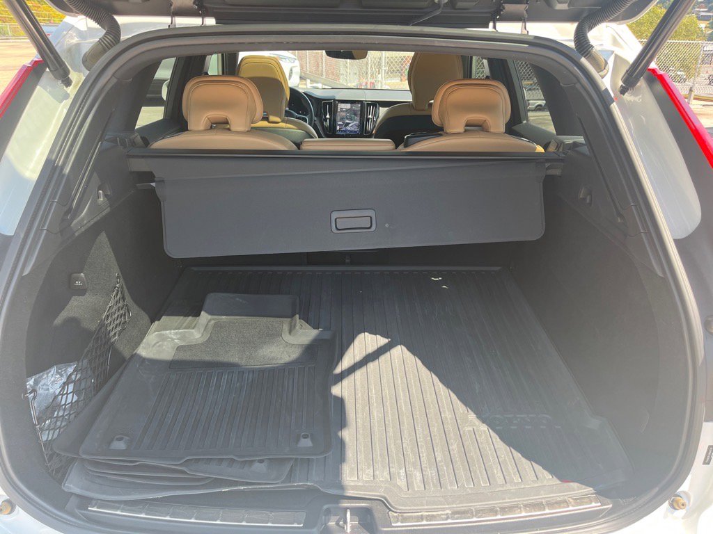 Used 2022 Volvo XC60 B6 Inscription w/ Advanced Package image 21