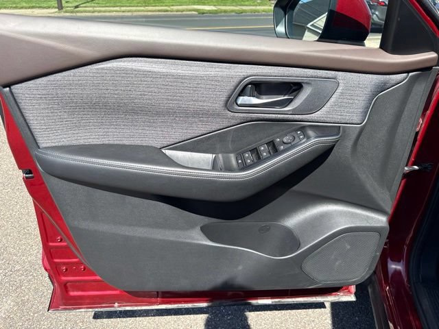Used 2023 Nissan Rogue SV AWD/4WD image 14