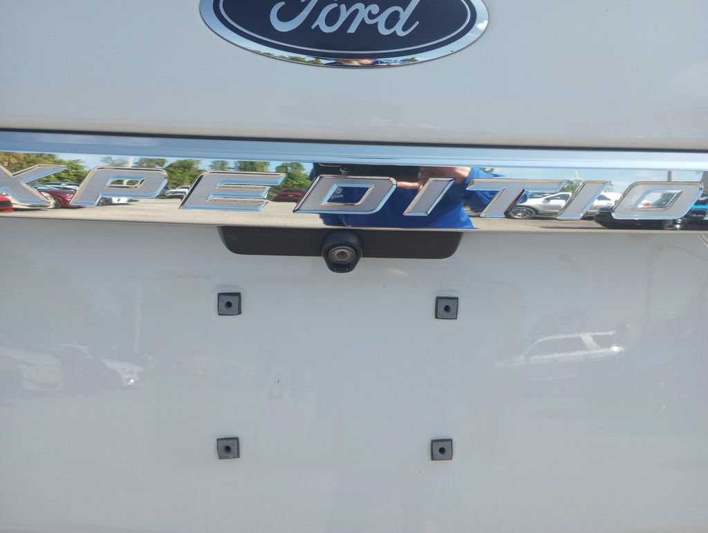 Certified 2018 Ford Expedition XLT w/ Equipment Group 202A RWD image 17