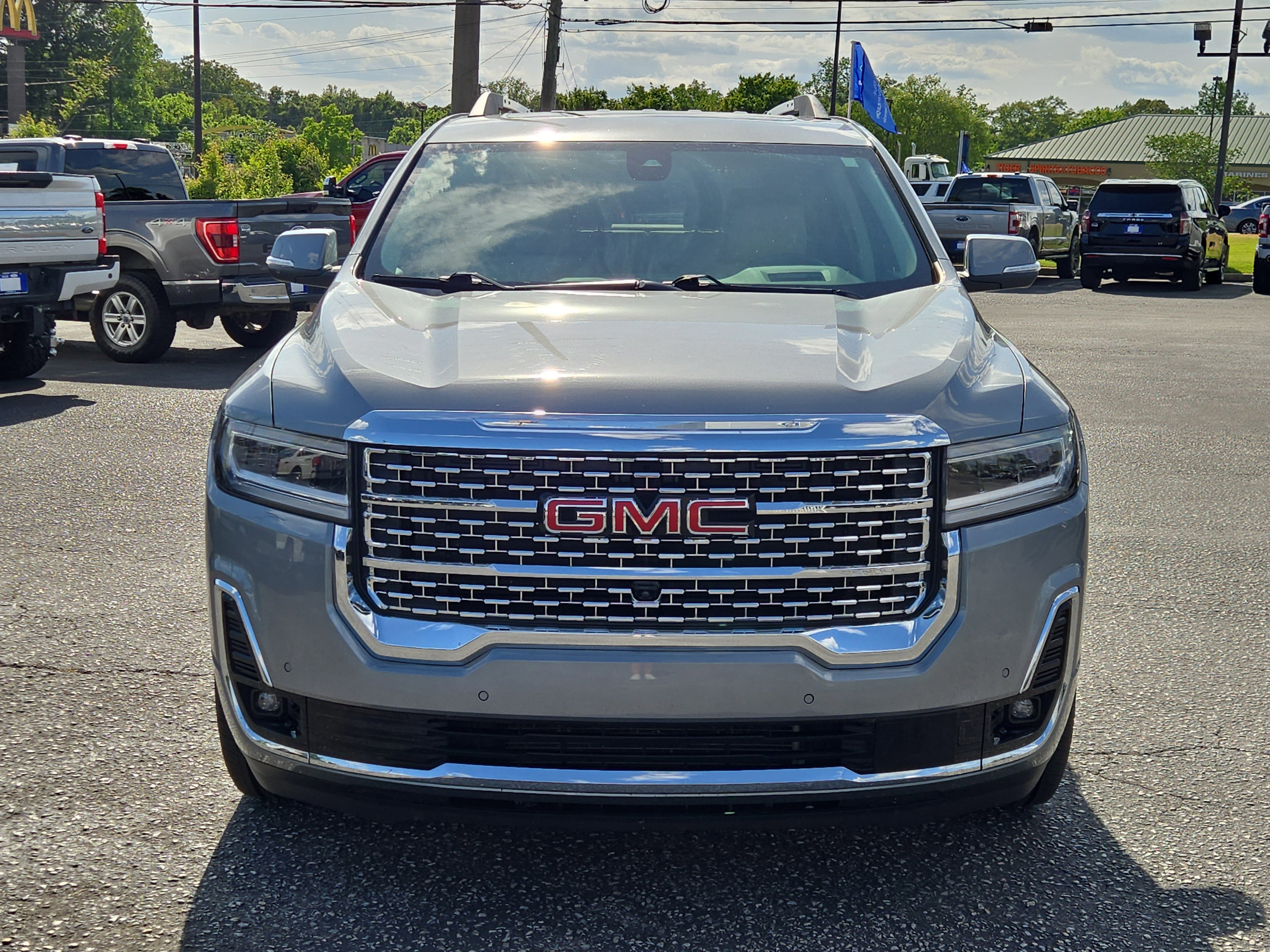 Used 2023 GMC Acadia Denali w/ Denali Technology Package FWD image 11