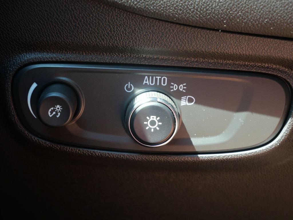 Used 2023 Chevrolet Equinox LT FWD image 23