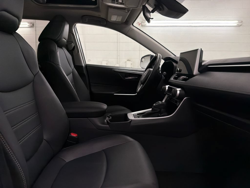 Used 2025 Toyota RAV4 XLE Premium FWD image 29
