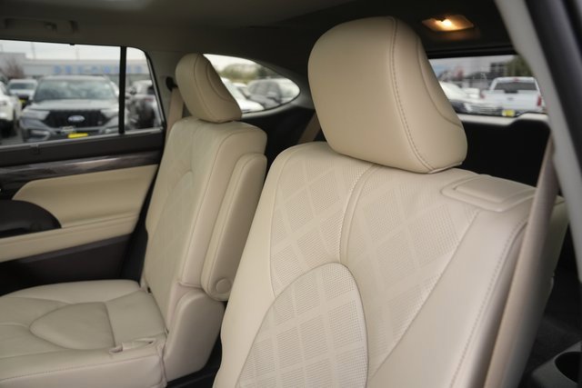 Used 2022 Toyota Highlander Platinum image 14