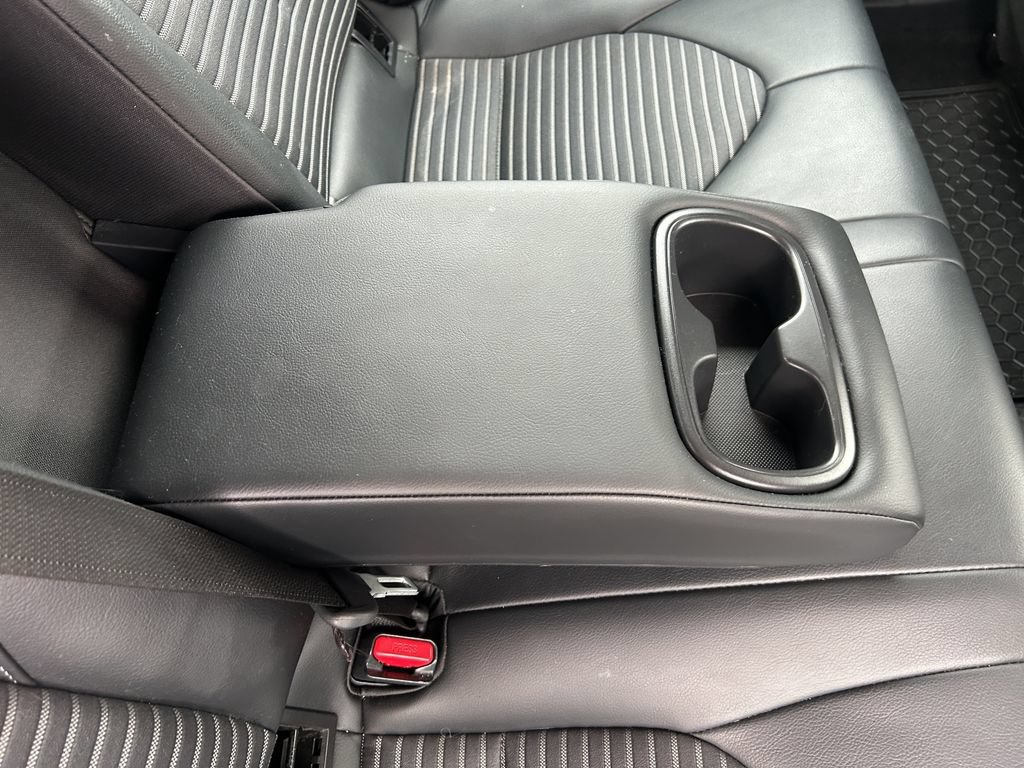 Used 2022 Toyota Camry SE FWD image 13