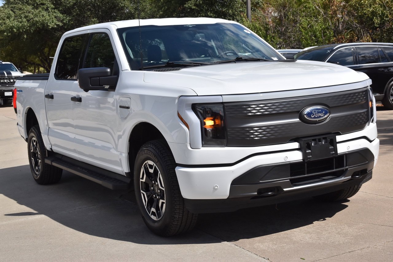 Certified 2023 Ford F150 Lightning XLT w/ Tow Technology Package AWD/4WD image 4