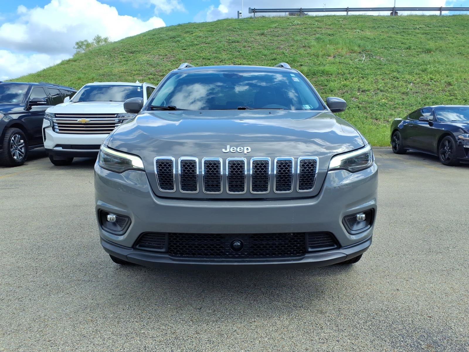 Used 2021 Jeep Cherokee Latitude Lux w/ Sun & Sound Group AWD/4WD image 2