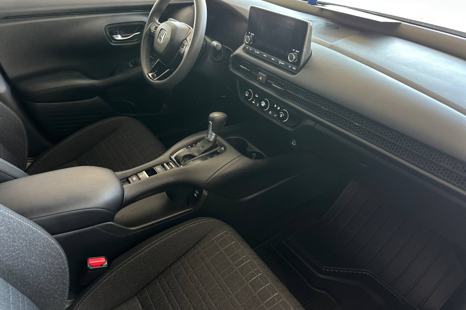 Used 2025 Honda HR-V LX image 15