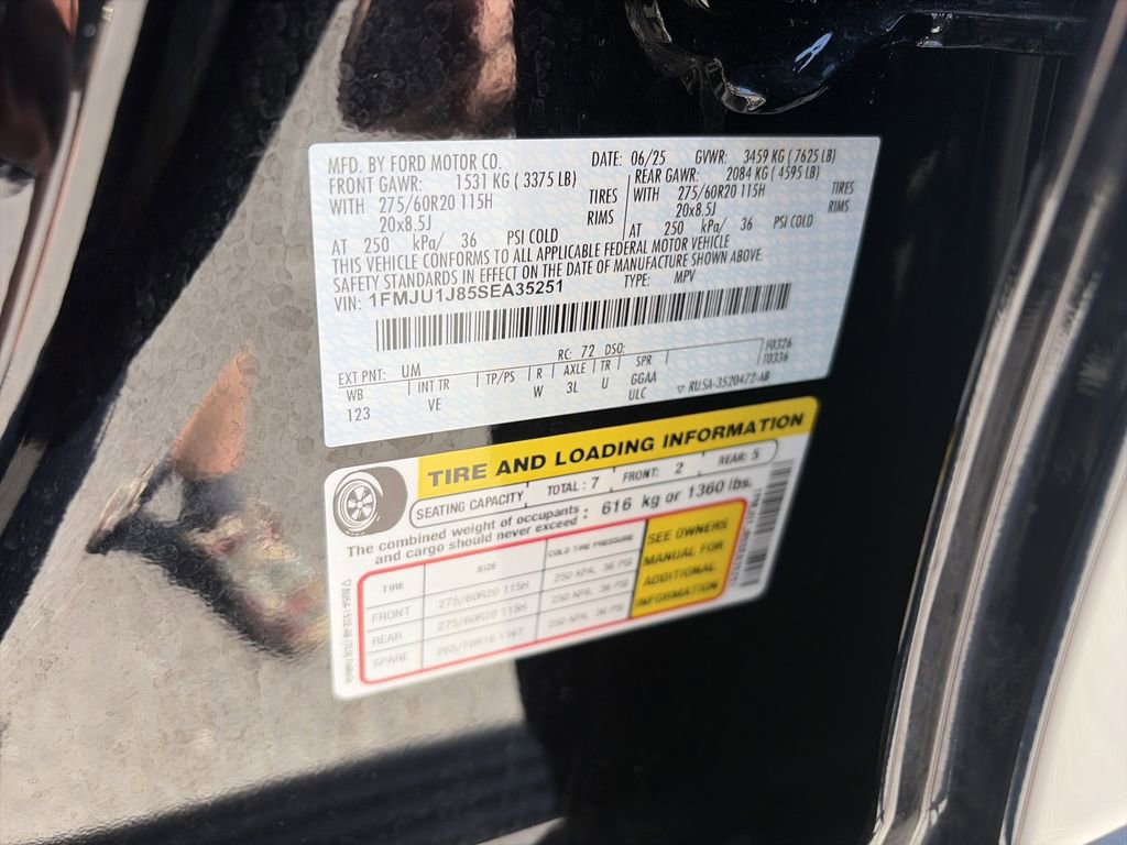 Certified 2025 Ford Expedition Active AWD/4WD image 38