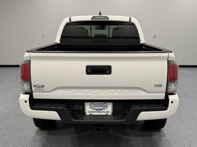 Used 2020 Toyota Tacoma TRD Sport w/ TRD Premium Sport Package AWD/4WD image 10