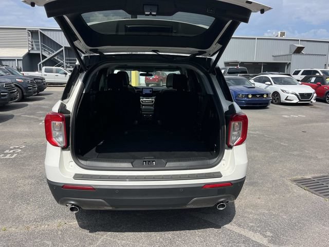 Certified 2024 Ford Explorer XLT w/ Equipment Group 202A AWD/4WD image 18