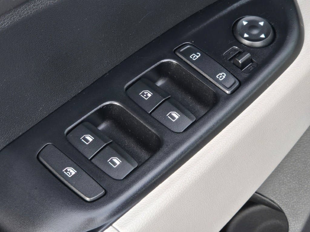 Used 2024 Hyundai Venue SEL FWD image 20