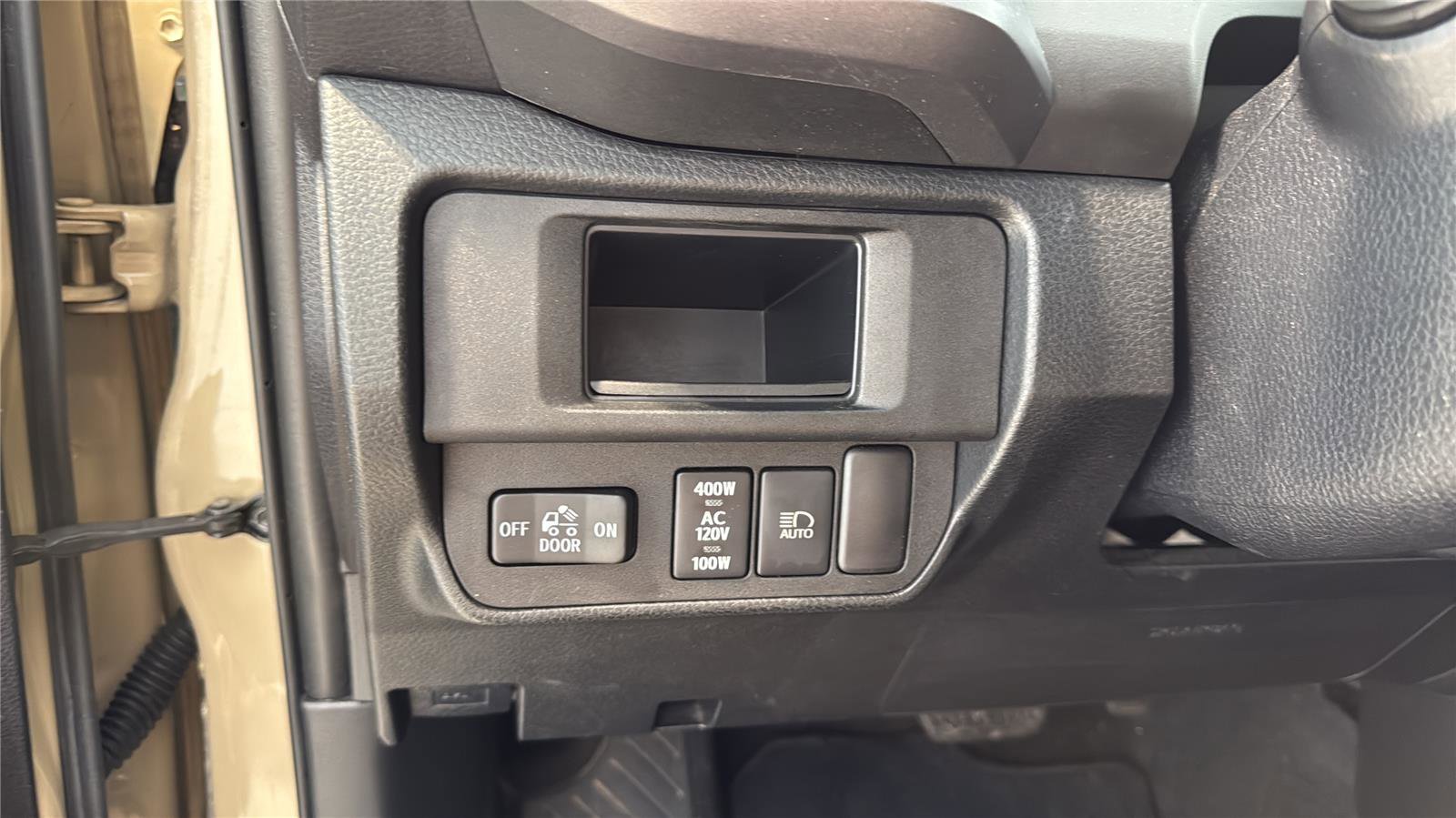 Used 2018 Toyota Tacoma TRD Off-Road w/ Technology Package AWD/4WD image 28
