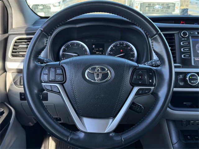 Used 2019 Toyota Highlander XLE image 11